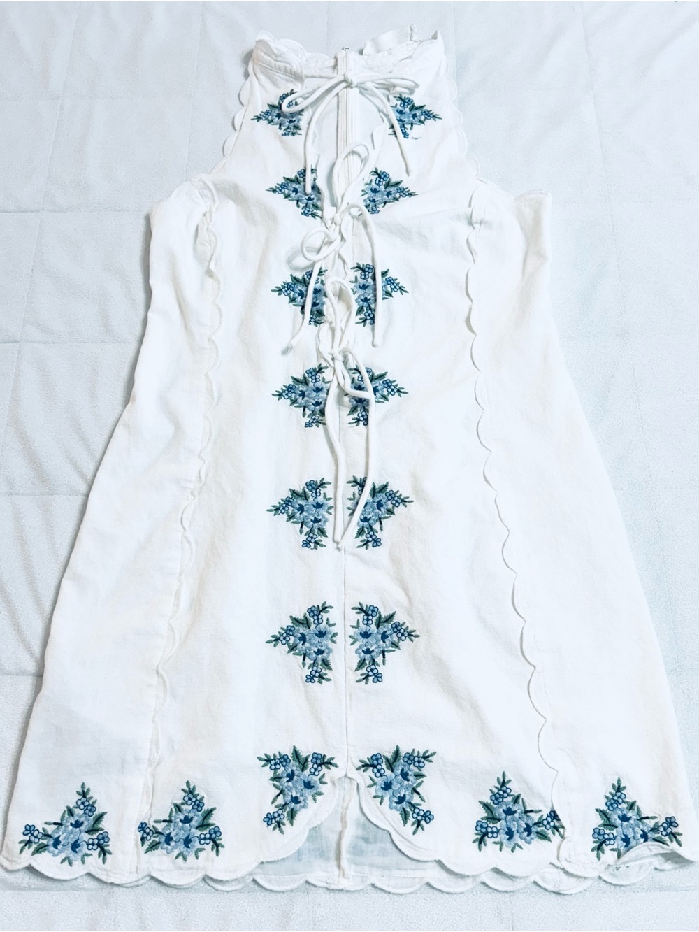 MNG Mango Bow Embroidered Halter Mini Dress White Blue Floral Scalloped Wmns 6